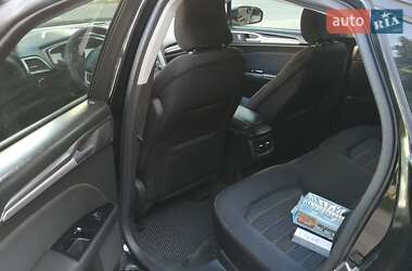 Седан Ford Fusion 2015 в 