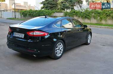 Седан Ford Fusion 2015 в 