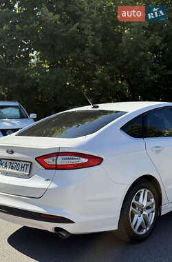 Седан Ford Fusion 2013 в 
