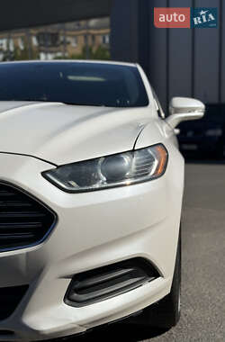 Седан Ford Fusion 2013 в 