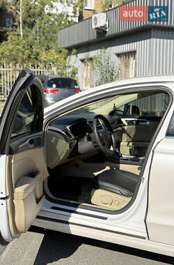 Седан Ford Fusion 2013 в 