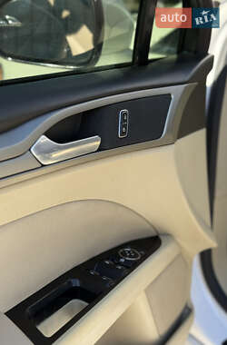 Седан Ford Fusion 2013 в 