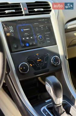 Седан Ford Fusion 2013 в 