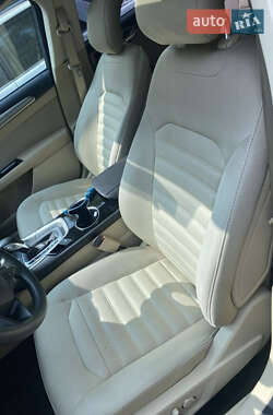 Седан Ford Fusion 2013 в 