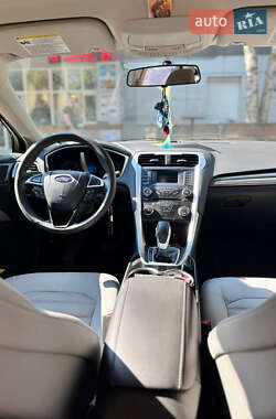 Седан Ford Fusion 2013 в 