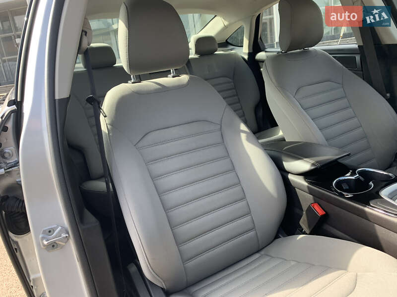 Седан Ford Fusion 2013 в Ровно