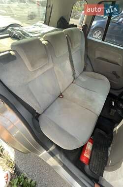 Хэтчбек Ford Fusion 2004 в 