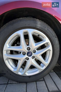 Седан Ford Fusion 2015 в 
