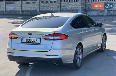 Седан Ford Fusion 2019 в 