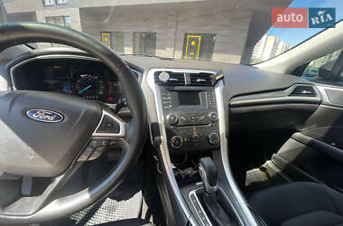Седан Ford Fusion 2013 в 