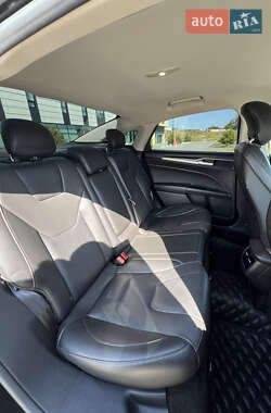 Седан Ford Fusion 2013 в 