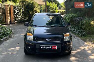 Хэтчбек Ford Fusion 2010 в 