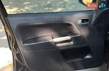 Хэтчбек Ford Fusion 2010 в 