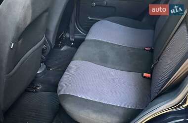 Хэтчбек Ford Fusion 2010 в 