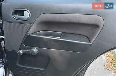 Хэтчбек Ford Fusion 2010 в 