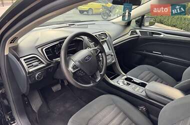 Седан Ford Fusion 2016 в 