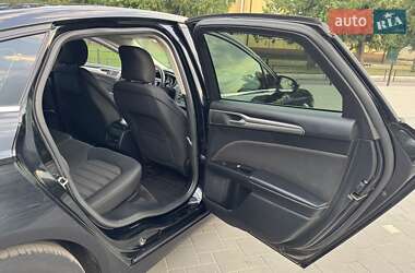 Седан Ford Fusion 2016 в 