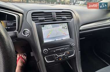 Седан Ford Fusion 2016 в 