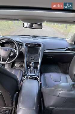 Седан Ford Fusion 2015 в 