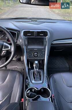 Седан Ford Fusion 2015 в 