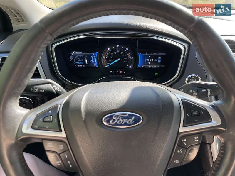Седан Ford Fusion 2015 в Лозовой