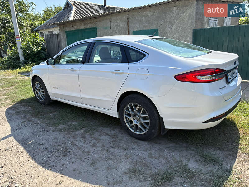 Седан Ford Fusion 2016 в Терновке