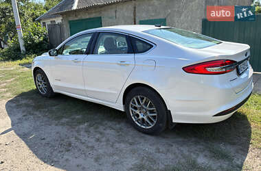 Седан Ford Fusion 2016 в 