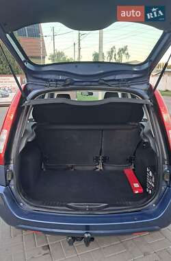 Хэтчбек Ford Fusion 2006 в 