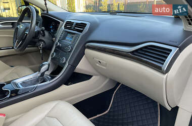 Седан Ford Fusion 2013 в 