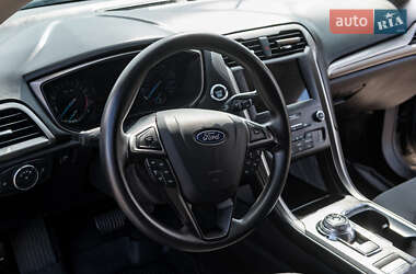 Седан Ford Fusion 2016 в 