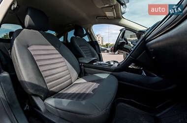 Седан Ford Fusion 2016 в 