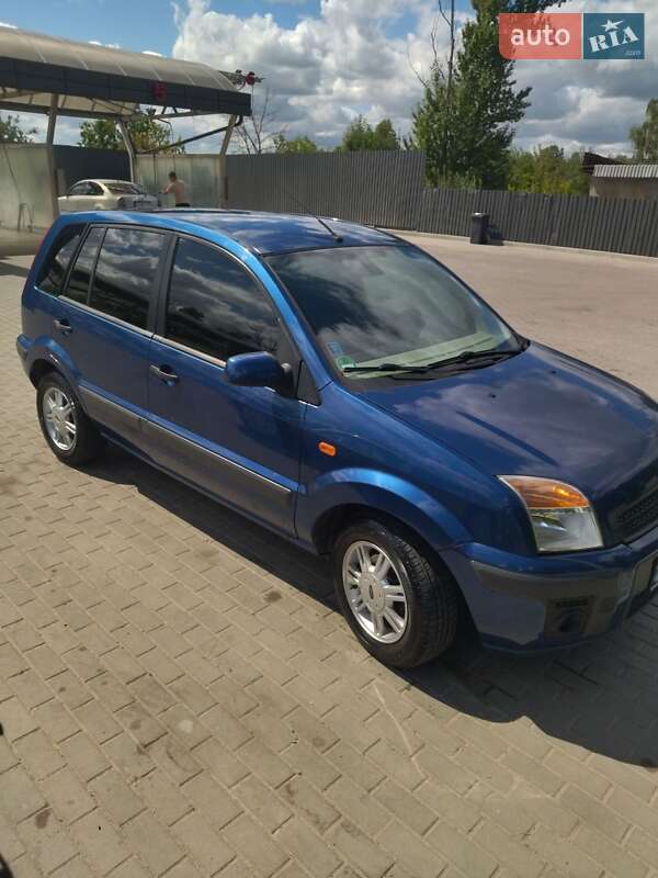 Хэтчбек Ford Fusion 2008 в 