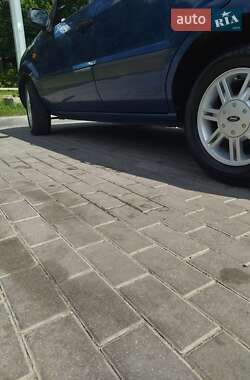 Хэтчбек Ford Fusion 2008 в 