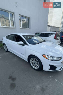 Седан Ford Fusion 2019 в 