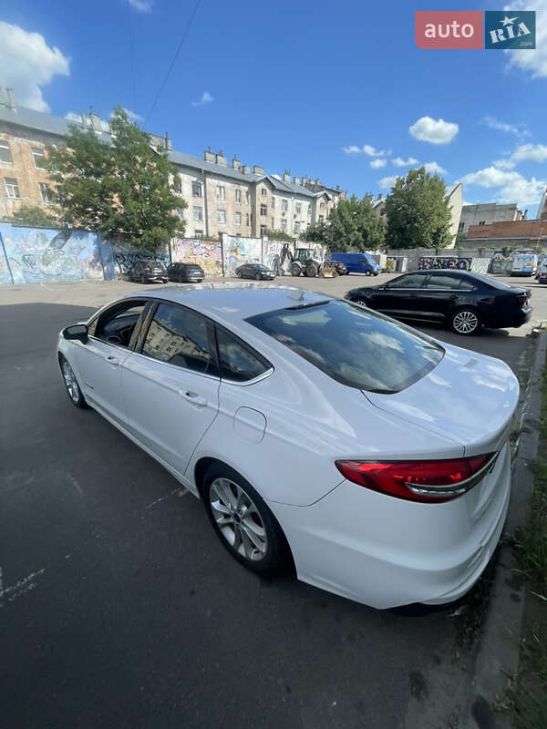 Седан Ford Fusion 2019 в Львове