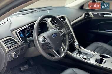 Седан Ford Fusion 2015 в 