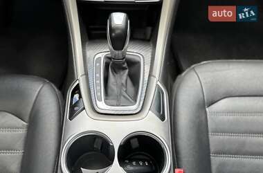 Седан Ford Fusion 2015 в 