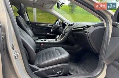 Седан Ford Fusion 2015 в 