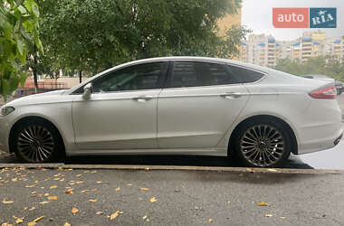 Седан Ford Fusion 2016 в 