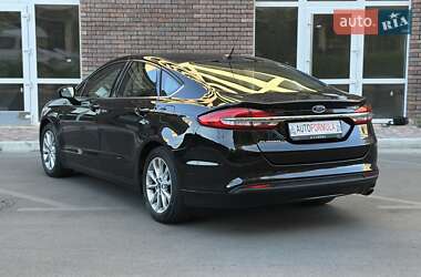 Седан Ford Fusion 2016 в 