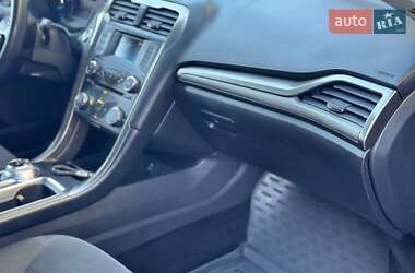 Седан Ford Fusion 2016 в 