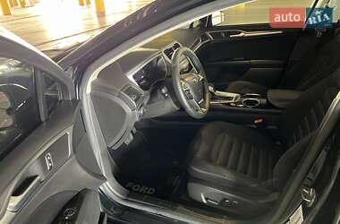 Седан Ford Fusion 2013 в 