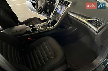 Седан Ford Fusion 2013 в 