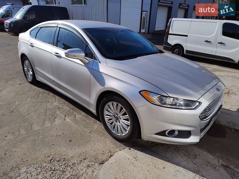 Седан Ford Fusion 2013 в 