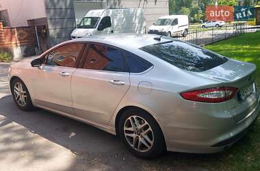 Седан Ford Fusion 2015 в 