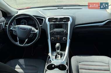 Седан Ford Fusion 2016 в 