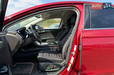 Седан Ford Fusion 2016 в 