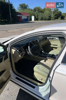 Седан Ford Fusion 2016 в 