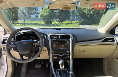 Седан Ford Fusion 2016 в 