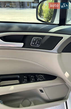 Седан Ford Fusion 2017 в 